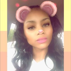 Meet your Posher, Monique